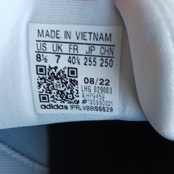 NWOT ADIDAS Size 8.5 women's White core Black - Picture 4 of 5